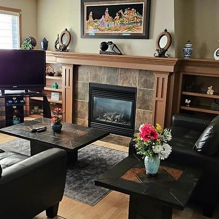 Spacious Comfortable Air-Conditioned. Near Airport! YYC Exterior foto