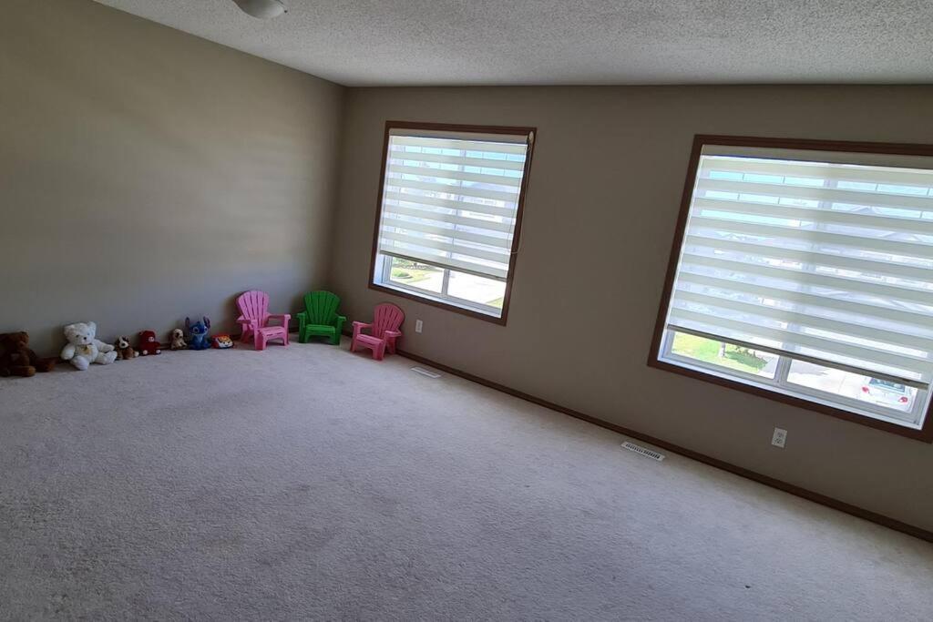 Spacious Comfortable Air-Conditioned. Near Airport! YYC Exterior foto