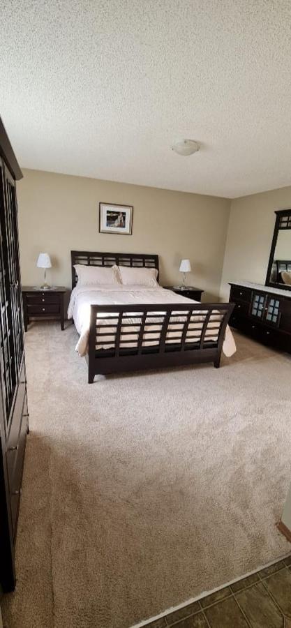 Spacious Comfortable Air-Conditioned. Near Airport! YYC Exterior foto